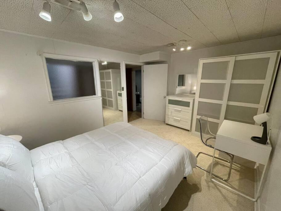 Lovely 2 Bedroom Basement Apartment In Toronto Zewnętrze zdjęcie