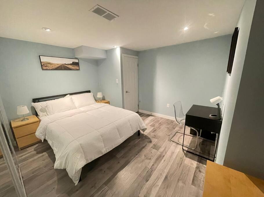 Lovely 2 Bedroom Basement Apartment In Toronto Zewnętrze zdjęcie