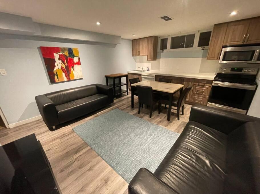 Lovely 2 Bedroom Basement Apartment In Toronto Zewnętrze zdjęcie