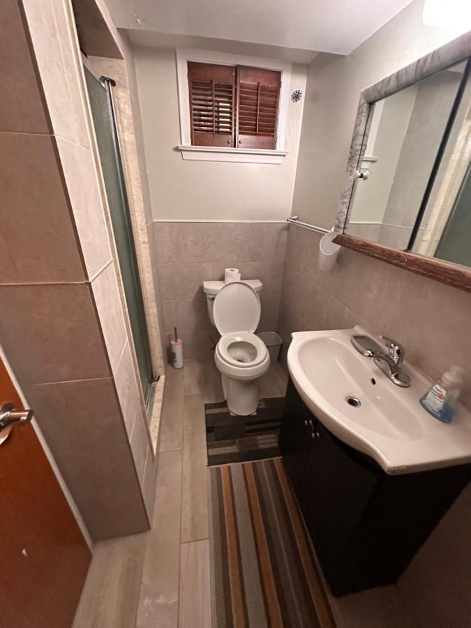 Lovely 2 Bedroom Basement Apartment In Toronto Zewnętrze zdjęcie