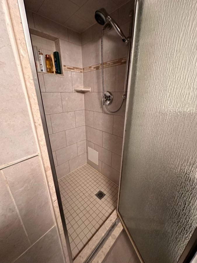 Lovely 2 Bedroom Basement Apartment In Toronto Zewnętrze zdjęcie